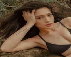 The actress has several tattoos on her different body parts, which shows her love for tattoos.